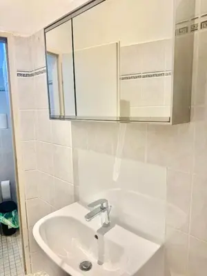 Grundriss der Unterkunft 4 Bedroom Apartment with Backyard