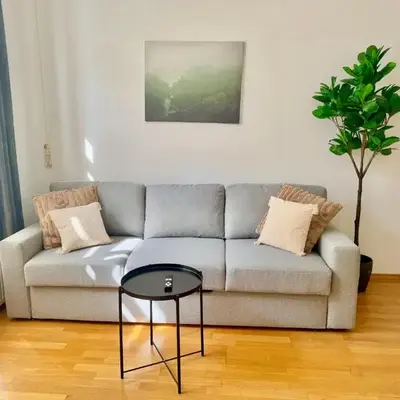 4 Bedroom Apartment with Backyard
