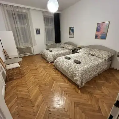 Long-Term Central 120m2 Old School Apartment