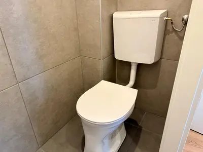 Ein Badezimmer in der Unterkunft 3 Bedroom Apartment with 2 Balconies near Airport