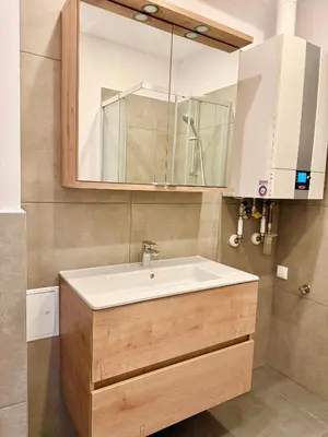 Ein Badezimmer in der Unterkunft 3 Bedroom Apartment with 2 Balconies near Airport