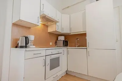Küche/Küchenzeile in der Unterkunft Modern Three Bedroom Apartment Close to Stadthalle