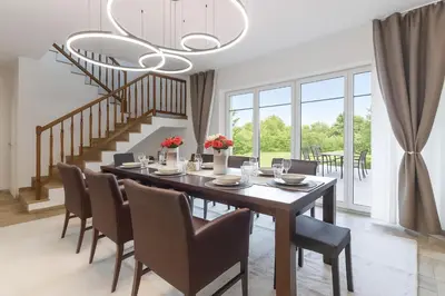 Ein Sitzbereich in der Unterkunft Luxury House with Pool, Garden, AC & Sauna