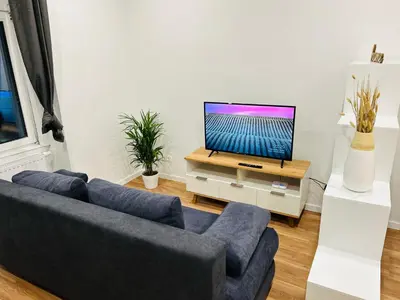 TV/Unterhaltungsangebot in der Unterkunft Long Term Central Apartment