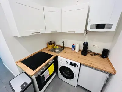 Küche/Küchenzeile in der Unterkunft Long Term Central Apartment