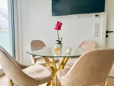 TV/Unterhaltungsangebot in der Unterkunft Luxury Rooftop Apartment with Balcony - 15 min to Center