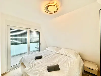 Ein Bett oder Betten in einem Zimmer der Unterkunft Modern Luxury Apartment with Balcony