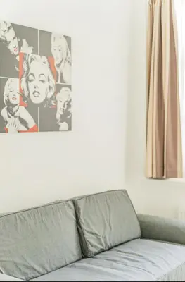 Ein Sitzbereich in der Unterkunft Central Apartment near Metro