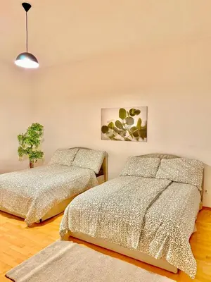 Ein Bett oder Betten in einem Zimmer der Unterkunft 100 m2 3-Bedroom Long-Term Apartment
