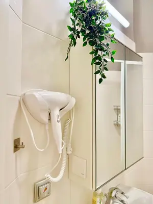 Ein Badezimmer in der Unterkunft 100 m2 3-Bedroom Long-Term Apartment