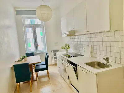 Küche/Küchenzeile in der Unterkunft 100 m2 3-Bedroom Long-Term Apartment