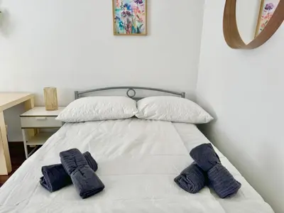 Ein Bett oder Betten in einem Zimmer der Unterkunft Central Long-Term Apartment - near First District