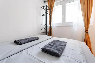 Ein Bett oder Betten in einem Zimmer der Unterkunft Modern Apartment with Balcony near Central Station
