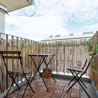Modern Apartment with Balcony near Central Station
