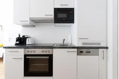 Küche/Küchenzeile in der Unterkunft Modern Apartment near Metro