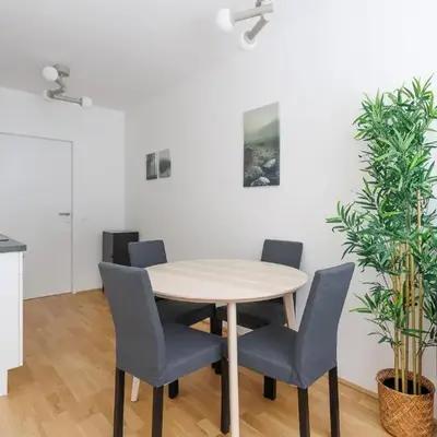 Modern Apartment near Metro