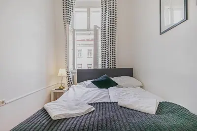 Ein Bett oder Betten in einem Zimmer der Unterkunft Modern Private Rooms in Shared Apartment Near Stadthalle