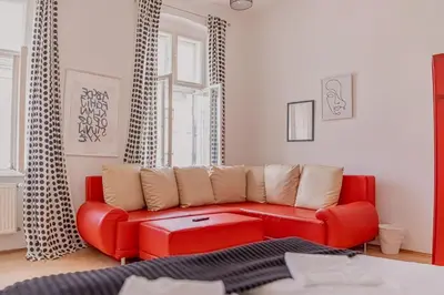 Ein Sitzbereich in der Unterkunft Modern Private Rooms in Shared Apartment Near Stadthalle