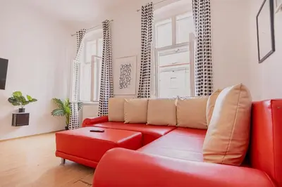 Ein Sitzbereich in der Unterkunft Modern Private Rooms in Shared Apartment Near Stadthalle