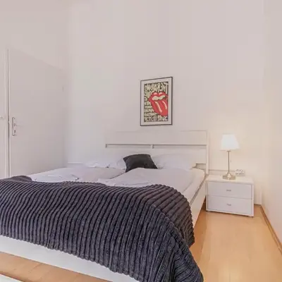 Modern Private Rooms in Shared Apartment Near Stadthalle