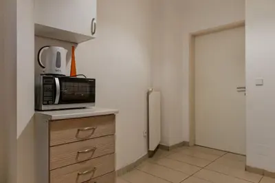 Küche/Küchenzeile in der Unterkunft 2BR Apt with King Beds & Wi-Fi - Long Stay
