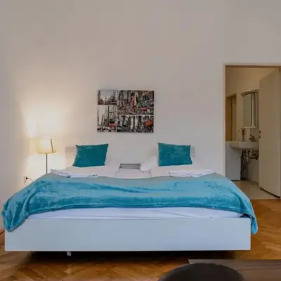 2BR Apt with King Beds & Wi-Fi - Long Stay