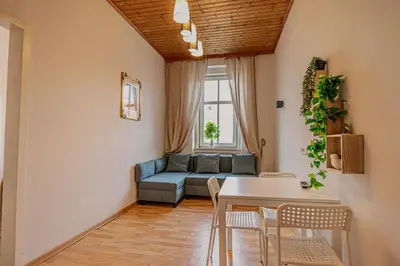 Ein Sitzbereich in der Unterkunft Cozy One Bedroom Apartment With Living Room Close to Wiener Stadthalle