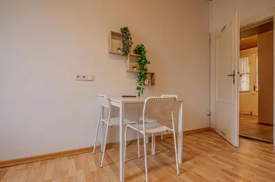Grundriss der Unterkunft Cozy One Bedroom Apartment With Living Room Close to Wiener Stadthalle