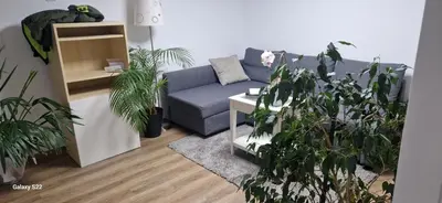 Ein Sitzbereich in der Unterkunft Charmantes und neu renoviertes Apartment in der Nähe des Flughafens