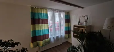 Ein Sitzbereich in der Unterkunft Charmantes und neu renoviertes Apartment in der Nähe des Flughafens