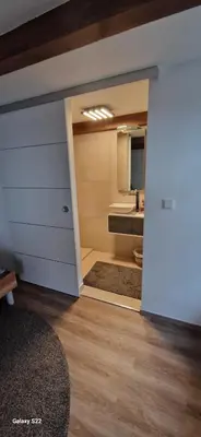 Küche/Küchenzeile in der Unterkunft Charmantes und neu renoviertes Apartment in der Nähe des Flughafens