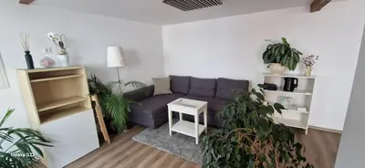 Ein Sitzbereich in der Unterkunft Charmantes und neu renoviertes Apartment in der Nähe des Flughafens