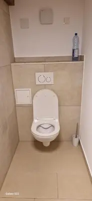Ein Badezimmer in der Unterkunft Charmantes und neu renoviertes Apartment in der Nähe des Flughafens