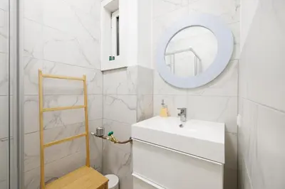 Ein Badezimmer in der Unterkunft Operastreet Residences - Cosy Single Home City Center
