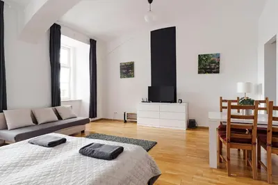 Ein Sitzbereich in der Unterkunft Belvedere 1BD Suite Landstraße close to Wien Mitte