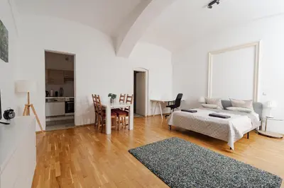 Ein Bett oder Betten in einem Zimmer der Unterkunft Belvedere 1BD Suite Landstraße close to Wien Mitte
