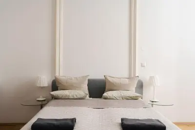 Ein Sitzbereich in der Unterkunft Belvedere 1BD Suite Landstraße close to Wien Mitte