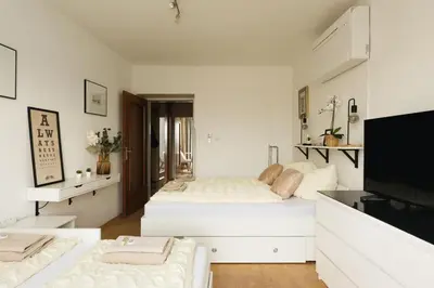 Ein Bett oder Betten in einem Zimmer der Unterkunft Mariahilfer Stationside Family Nest