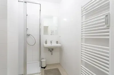 Ein Badezimmer in der Unterkunft Operasteet Residences - Central Business Apartment