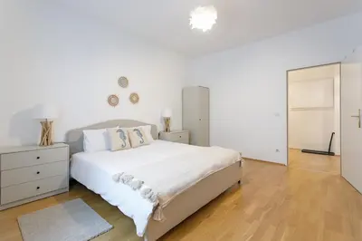 Ein Bett oder Betten in einem Zimmer der Unterkunft Operasteet Residences - Central Business Apartment