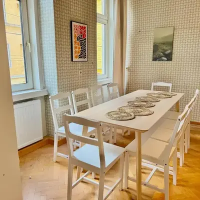 140 m2 Old-School Classical Apartment