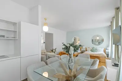 Ein Sitzbereich in der Unterkunft 3 Min to metro - 2BR - Fast access to Stephansdom