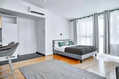 Ein Bett oder Betten in einem Zimmer der Unterkunft Viennas Mariahilfer Mile - Terrace Hideaway