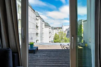Ein Balkon oder eine Terrasse in der Unterkunft Viennas Mariahilfer Mile - Terrace Hideaway