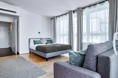 Ein Bett oder Betten in einem Zimmer der Unterkunft Viennas Mariahilfer Mile - Terrace Hideaway