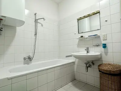Ein Badezimmer in der Unterkunft Near Rathaus - 5 Min to Center - Fast Wi-Fi