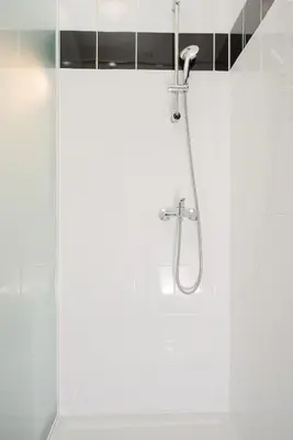 Ein Badezimmer in der Unterkunft Near City Center - 3min walk to U4 Metro