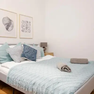 Near City Center - 3min walk to U4 Metro