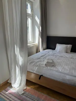 Ein Bett oder Betten in einem Zimmer der Unterkunft Schickes Apartment nähe AKH-MedUni - Währingerpark 24-7 check in
