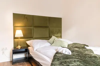 Ein Bett oder Betten in einem Zimmer der Unterkunft Bright 2BR Apartment in Central Vienna